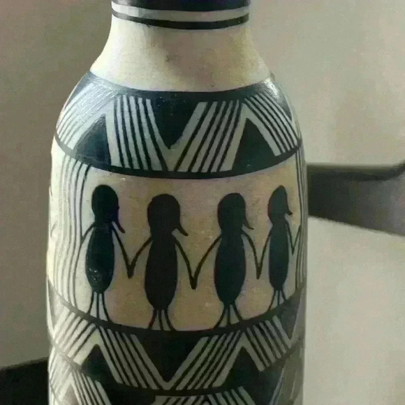 Saura Geometric Figure Tribal Art Pottery Vase Natural Colors Eastern India - Picture 3 of 4